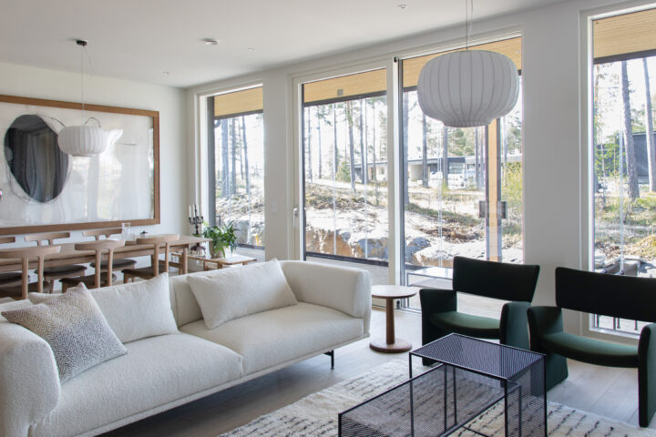 Korkeat ikkunat – tyylikäs valinta moderniin kotiin