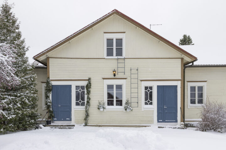 Uudet puuikkunat ja -ovet 1800-luvun tyylillä